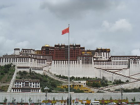 tibet-potala-with-flag.bmp