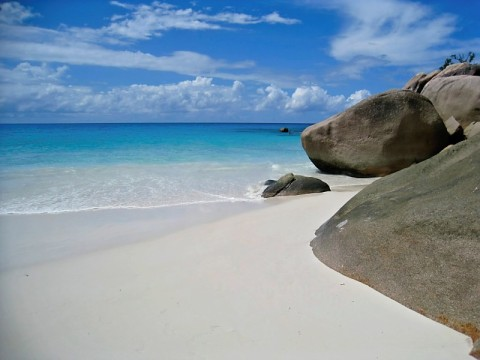 sey-anse-lazio-rocks-and-water.bmp