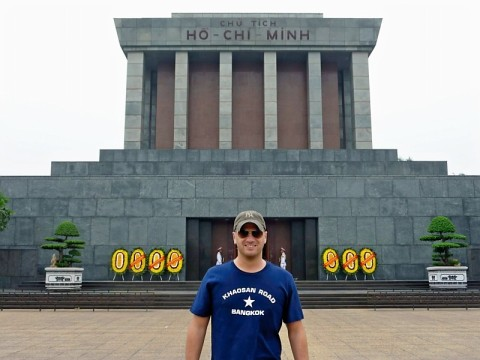 hanoi-me-at-hcm-mausoleum.bmp