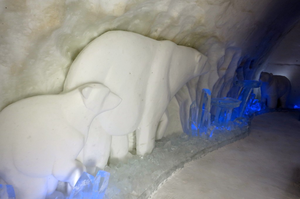 Ice Hotel, Ice Carvings, Polar Bears, The Ice Hotel, Hotel de Glace, Quebec City, Quebec, Canada, hotel, travel