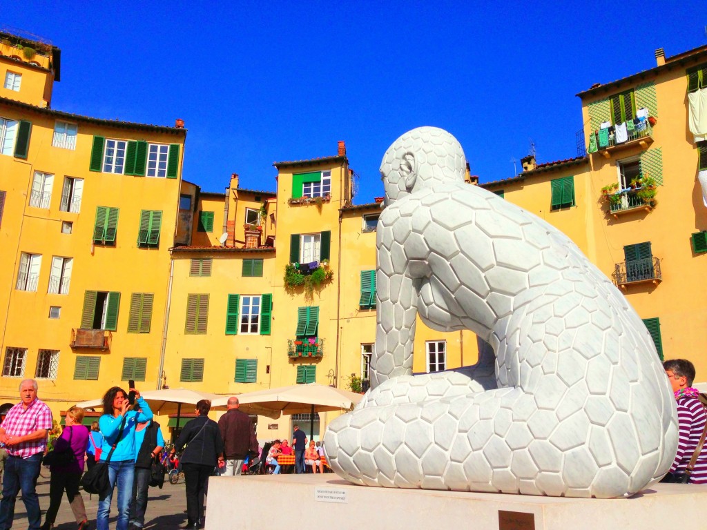 Lucca, Italy, statue, travel