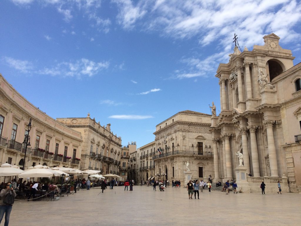3 Places Not to Miss in Sicily, Sicily, Siracusa, Syracuse, Piazza Duomo