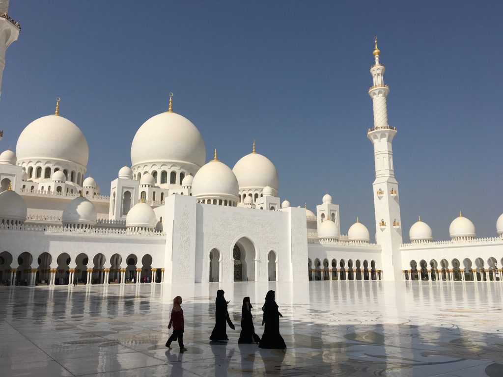 two things you must do in Abu Dhabi, Abu Dhabi, Emirates, United Arab Emirates, Sheikh Zayed Grand Mosque, Grand Mosque, mosque, ladies