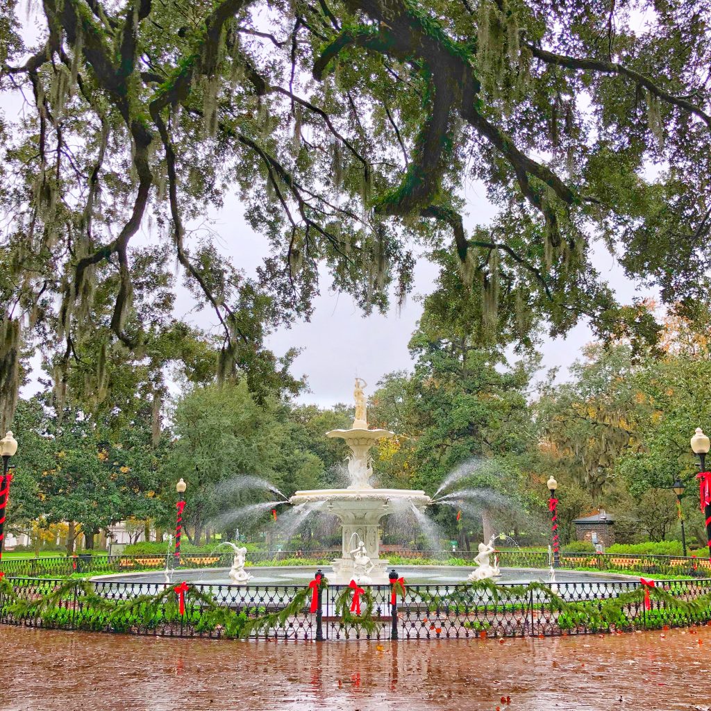 The fountain in Forsythe Square in the rain