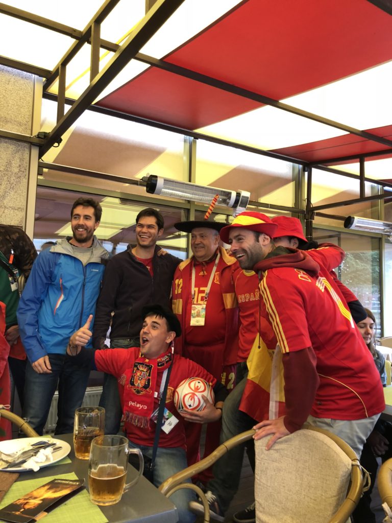 Manolo el del Bombo and other Spanish fans