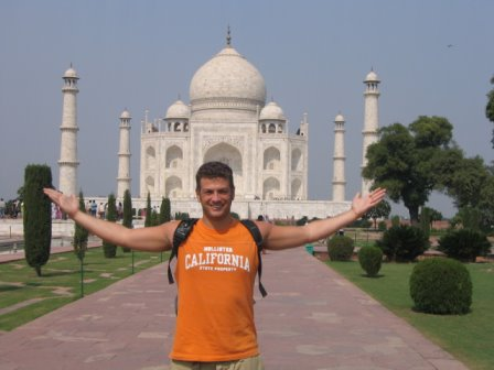 me-in-front-of-taj.bmp