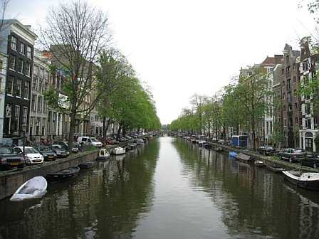 amsterdam-canal-near-anne-frank.bmp