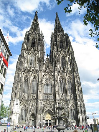 koln-cathderal-front.bmp