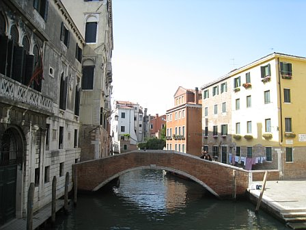 italy-venice-bridge.bmp