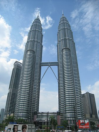 kl-towers-look-fake.bmp