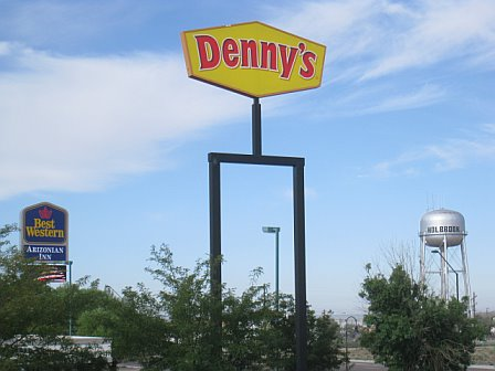 az-holbrook-dennys-and-watertower.bmp