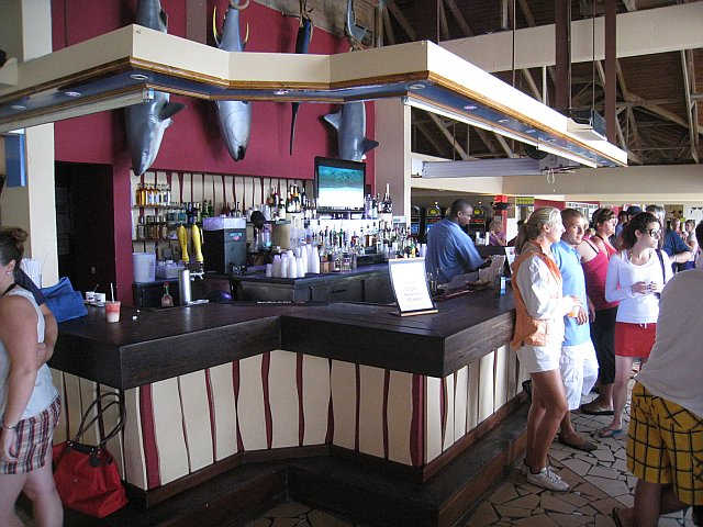 club-med-bar.bmp