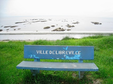 gabon-ville-de-libreville-bench.bmp