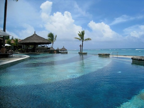 maur-infinity-pool-3-reverse-angle.bmp