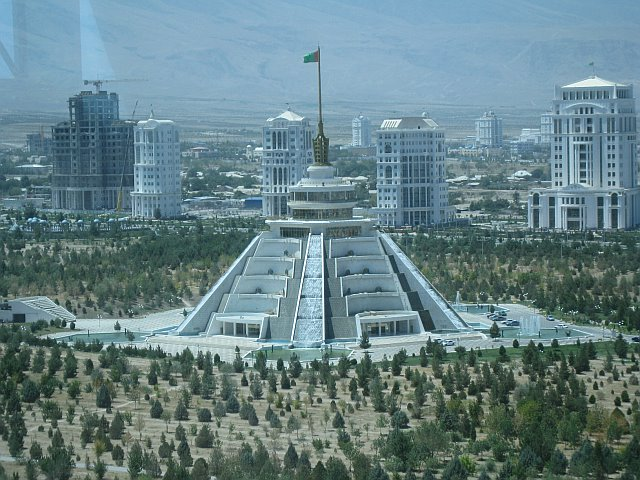 ashgabat-pyramid-thing.bmp