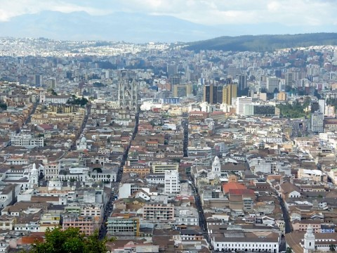 ecuador-quito-view-from-statue.bmp