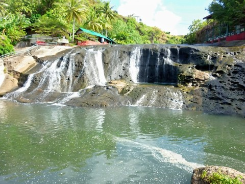guam-crappy-waterfall.bmp