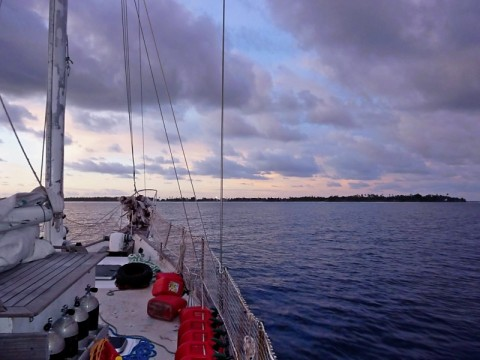 tokelau-approaching-at-dusk.bmp