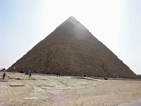 cairo-pyramid-with-sun.bmp