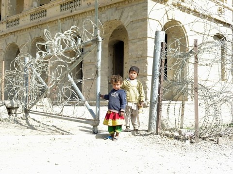 kabul-impoverished-kids-at-palace-camp.bmp