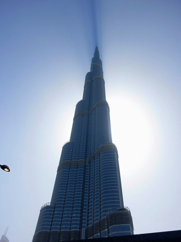 dubai-burj-khalifa-from-below-with-shadow.bmp