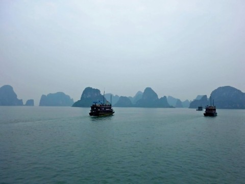 halong-misty-afar.bmp