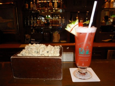 lps-singapore-sling-and-peanuts.bmp