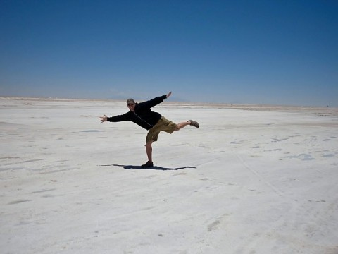 bolivia-weird-pose-in-flats-1.bmp