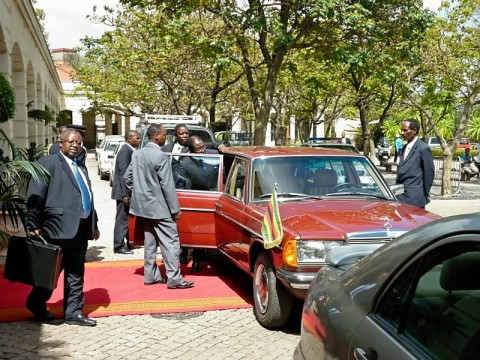 addis-mugabe-2.bmp