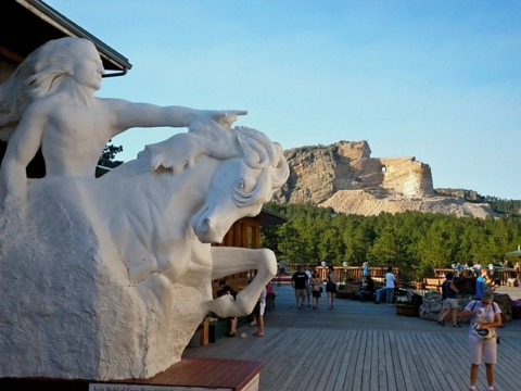 natl-crazy-horse-model.bmp