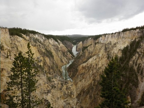 natl-yellowstone-falls.bmp