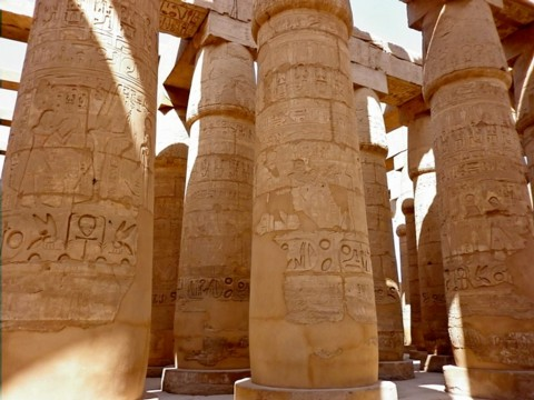 luxor-amazing-columns-karnak.bmp