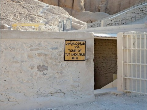 luxor-king-tuts-tomb.bmp