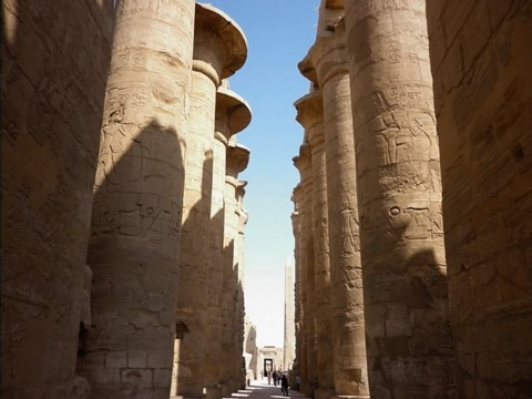 luxor-main-entrance-walkway-at-karnak.bmp