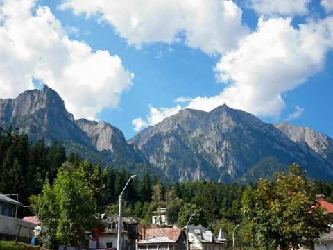 rom-carpathians-above-sinaia.bmp