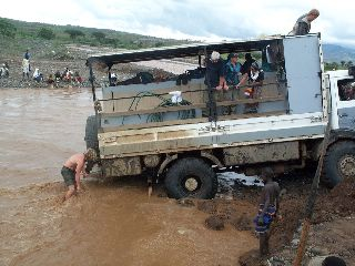 truck_in_river.bmp