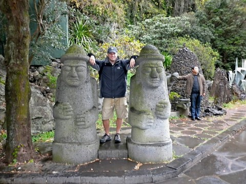 jeju-lava-statues-me.bmp