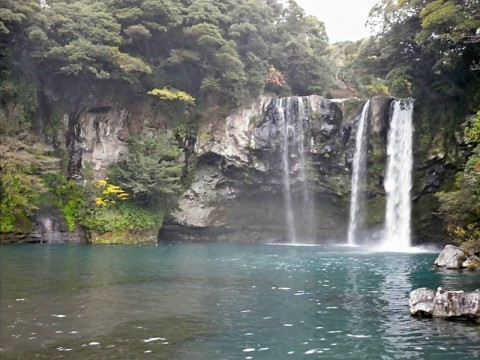 jeju-waterfall-cheonjiyeon.bmp