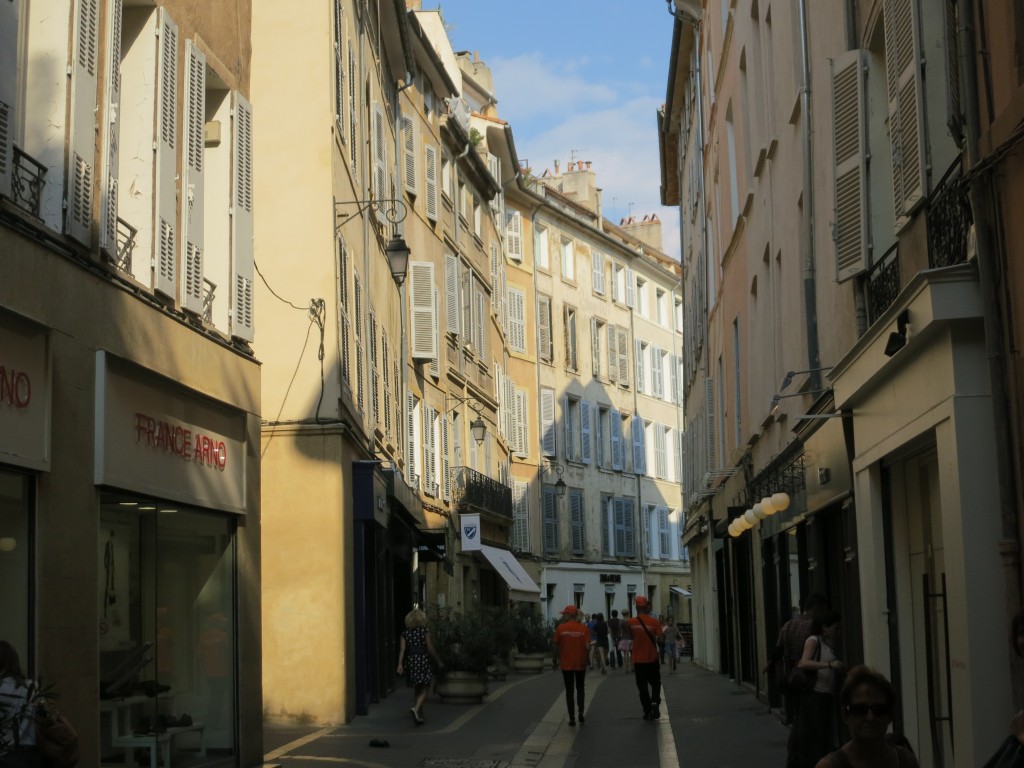 Europe Road Trip Day 4: Lyon, Avignon & Aix-En-Provence - Lee Abbamonte