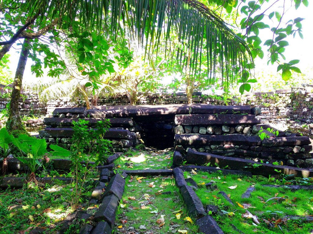 Pohnpei, Micronesia, FSM, Federated States of Micronesia, Nan Madol, kayak, archaeological site