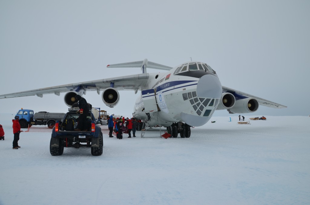 Ilyushin 76, Ilyushin, plane, Antarctica, blue ice runway, Novo base