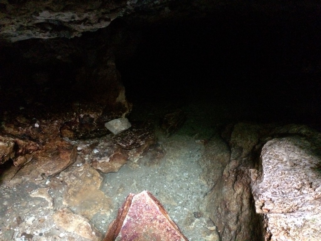 Nauru, Cave, caves