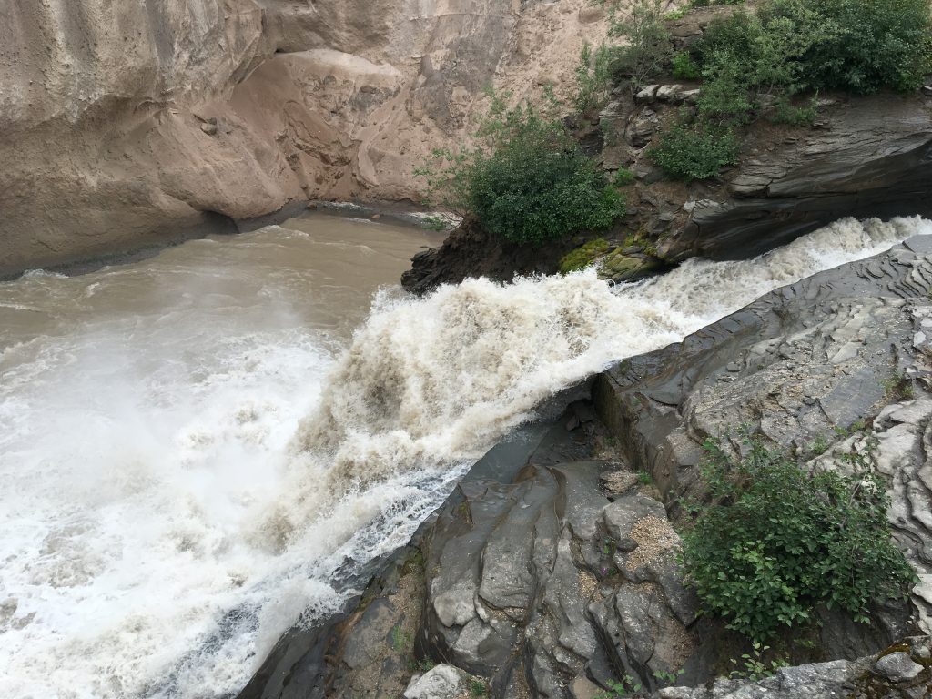 2.5 days in Katmai National Park, Katmai Naional Park, Alaska, National Park, Valley of 10000 Smokes, waterfall