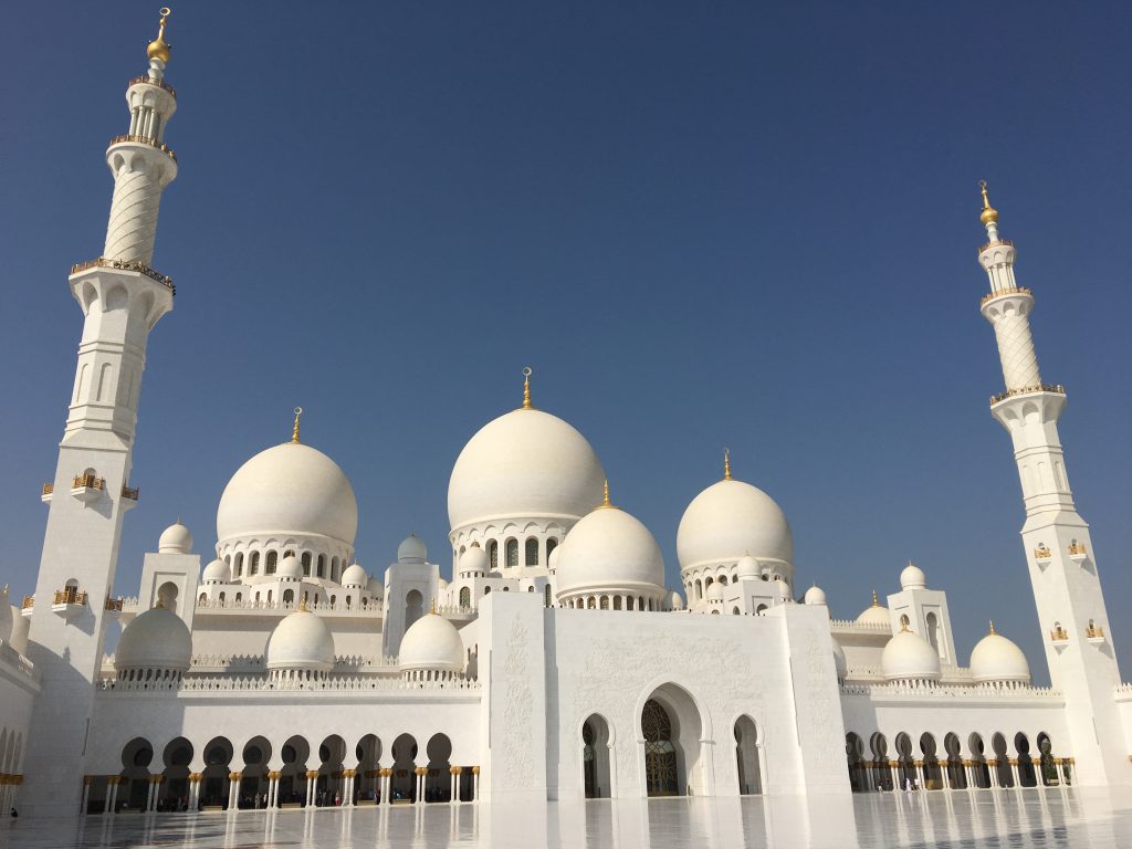 two things you must do in Abu Dhabi, Abu Dhabi, Emirates, United Arab Emirates, Sheikh Zayed Grand Mosque, Grand Mosque, mosque